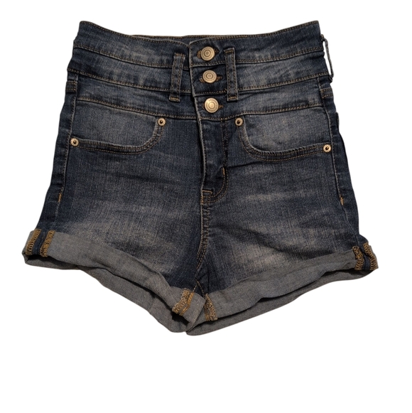 AERO  Jean Shorts & AERO Tie-Dye T-Shirt - Picture 2 of 5